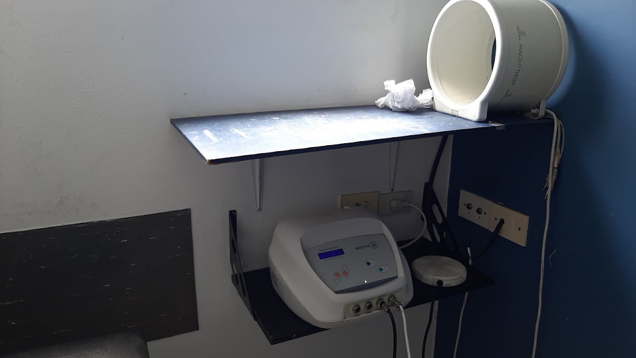 Equipamiento de electroterapia y magnetoterapia del área de kinesiología